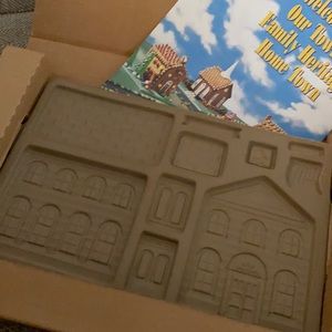 Pampered Chef stoneware gingerbread mold- post office/ school NIB
